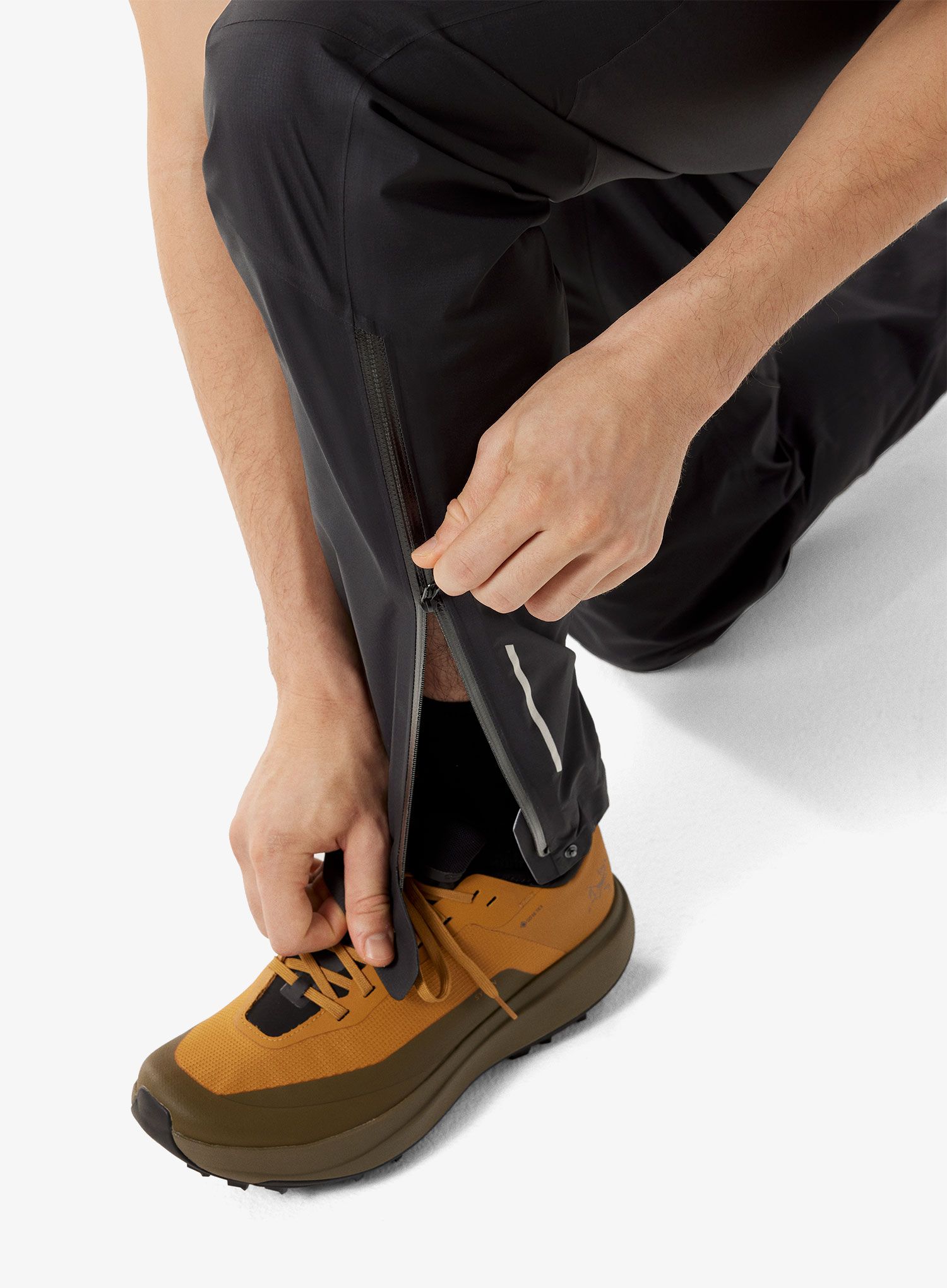 Штани для бігу Arcteryx Norvan Shell Pant - black