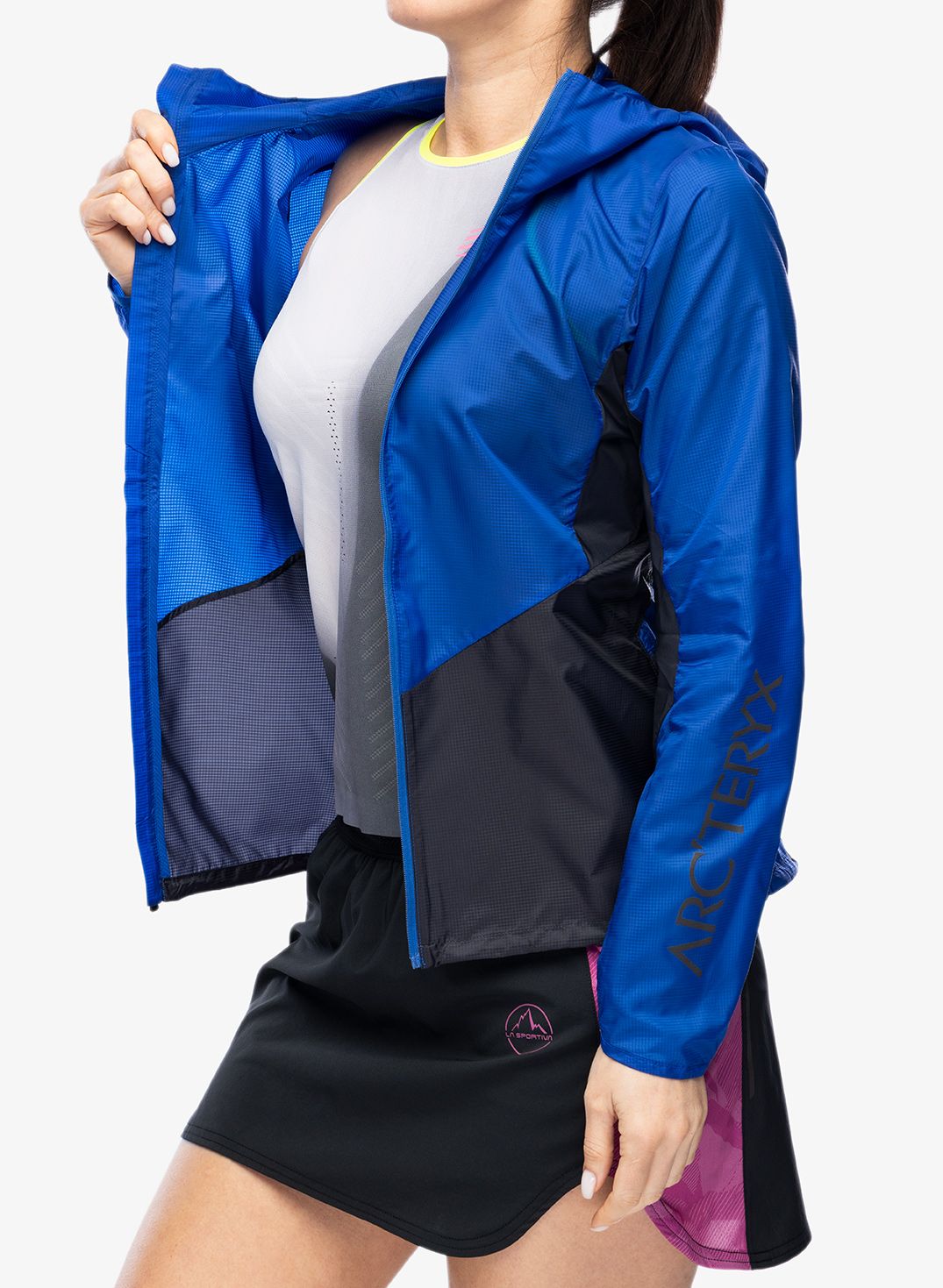 Куртка для бігу жіноча Arcteryx Norvan Windshell Hoody - vitality/black sapphire