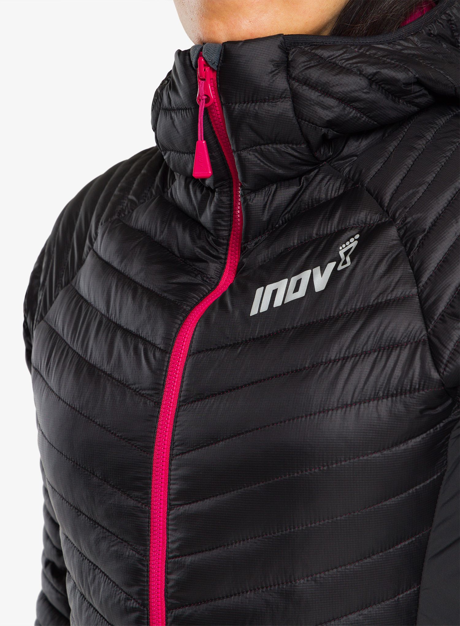 Куртка для бігу жіноча Inov-8 Thermoshell Pro FZ - black/pink