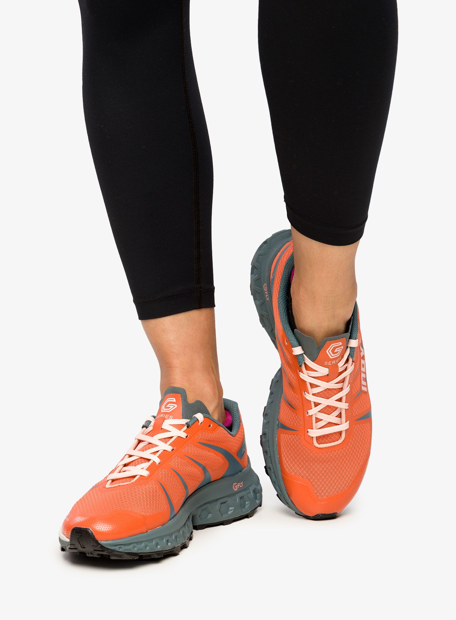 Черевики для трейлу жіночі Inov-8 TrailFly Ultra G 300 Max - coral/graphite