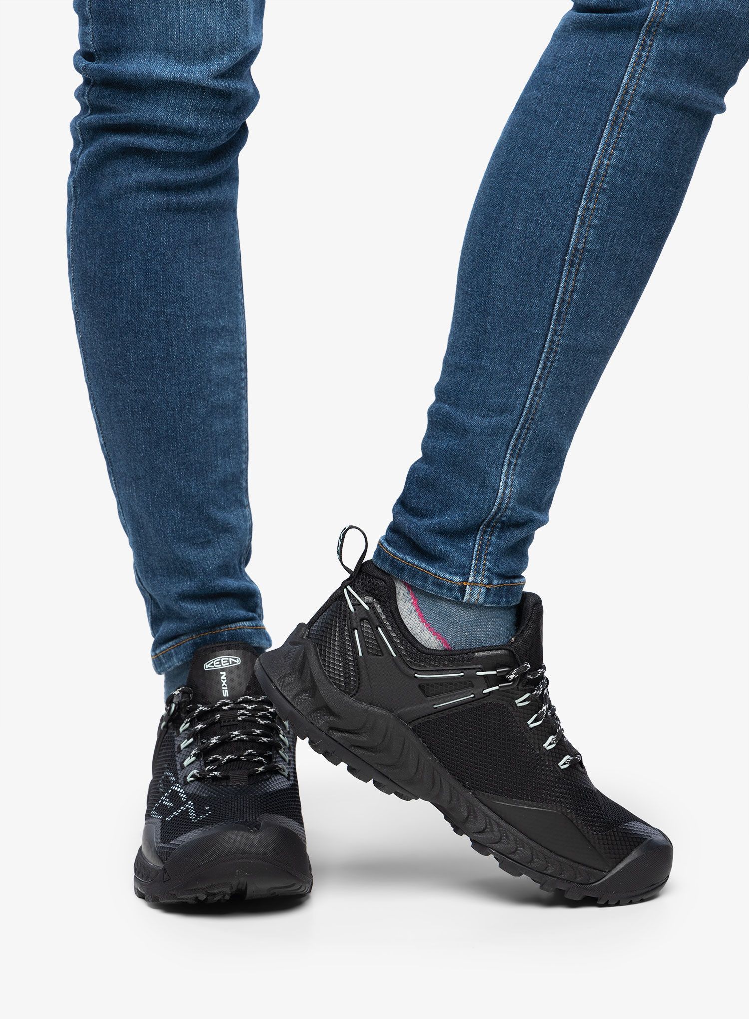 Черевики туристичні жіночі Keen Nxis Evo WP - black/cloud blue