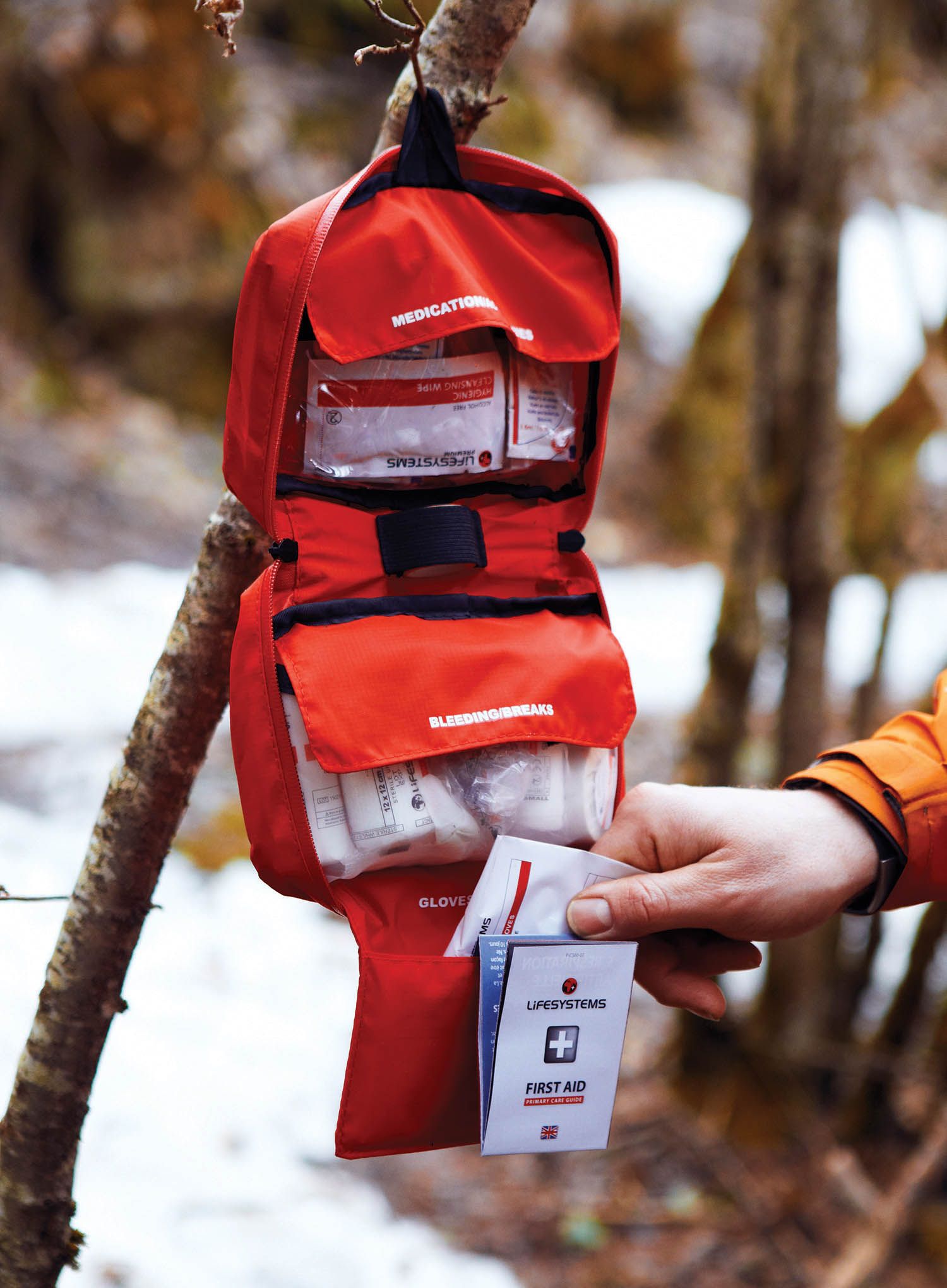 Аптечка туристична Lifesystems Camping First Kit Aid - red