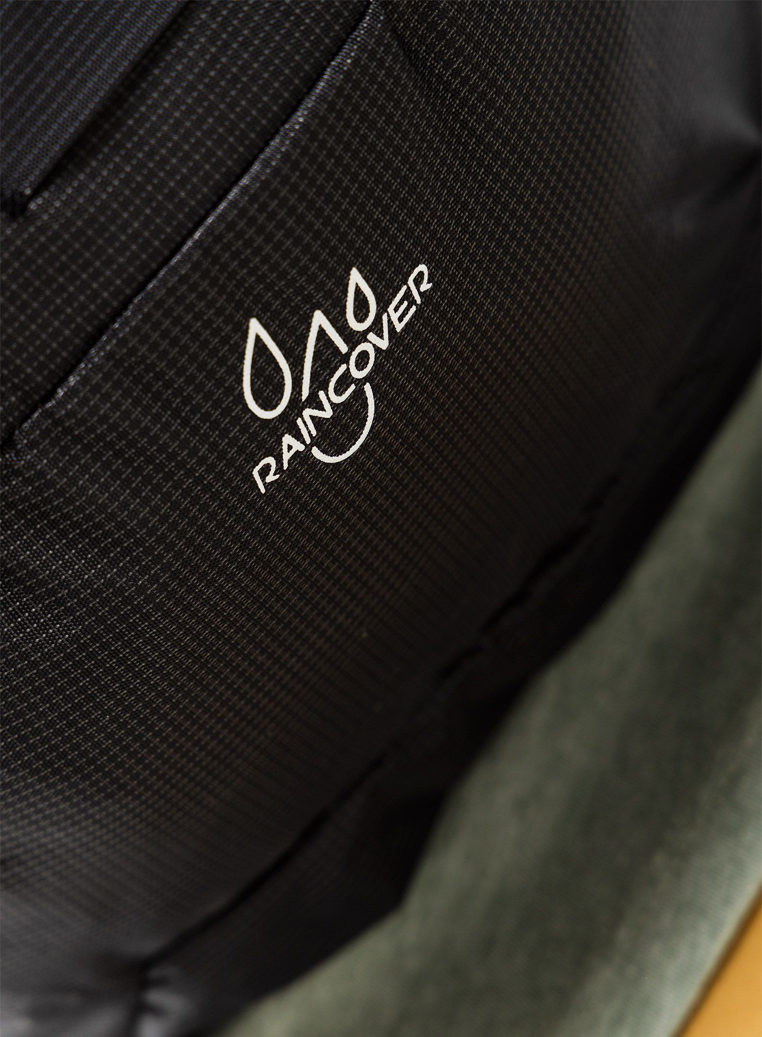Рюкзак з вентиляцією спини Lowe Alpine AirZone Active 22 - black