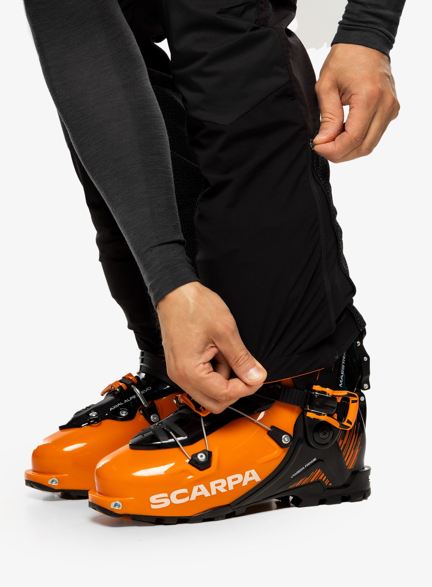 Штани утеплені Mammut Aenergy IN Hybrid Pants - black/vibrant orange