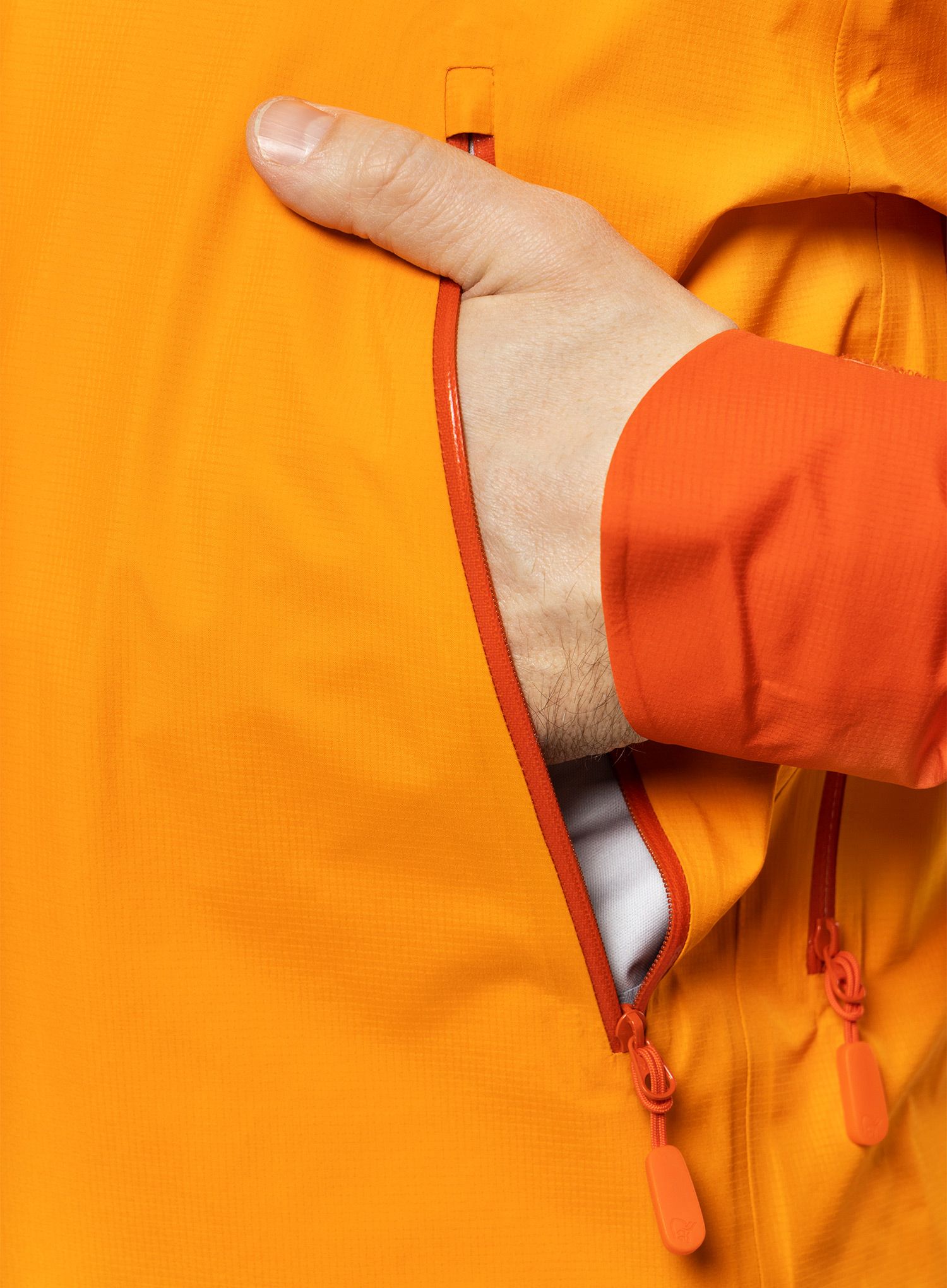 Куртка Norrona Falketind GORE-TEX Jacket - arednalin/orange popsicle