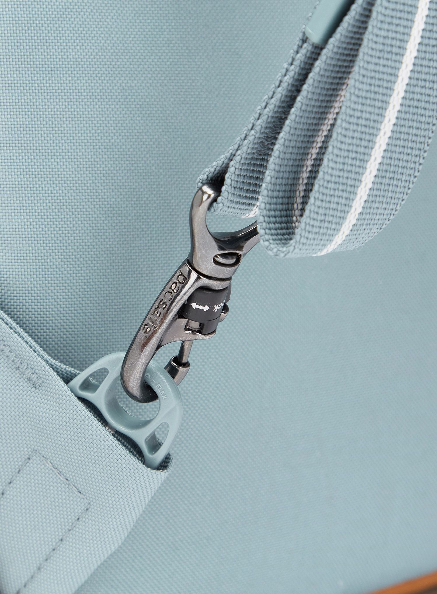 Рюкзак міський Pacsafe GO 25 L Backpack - fresh mint