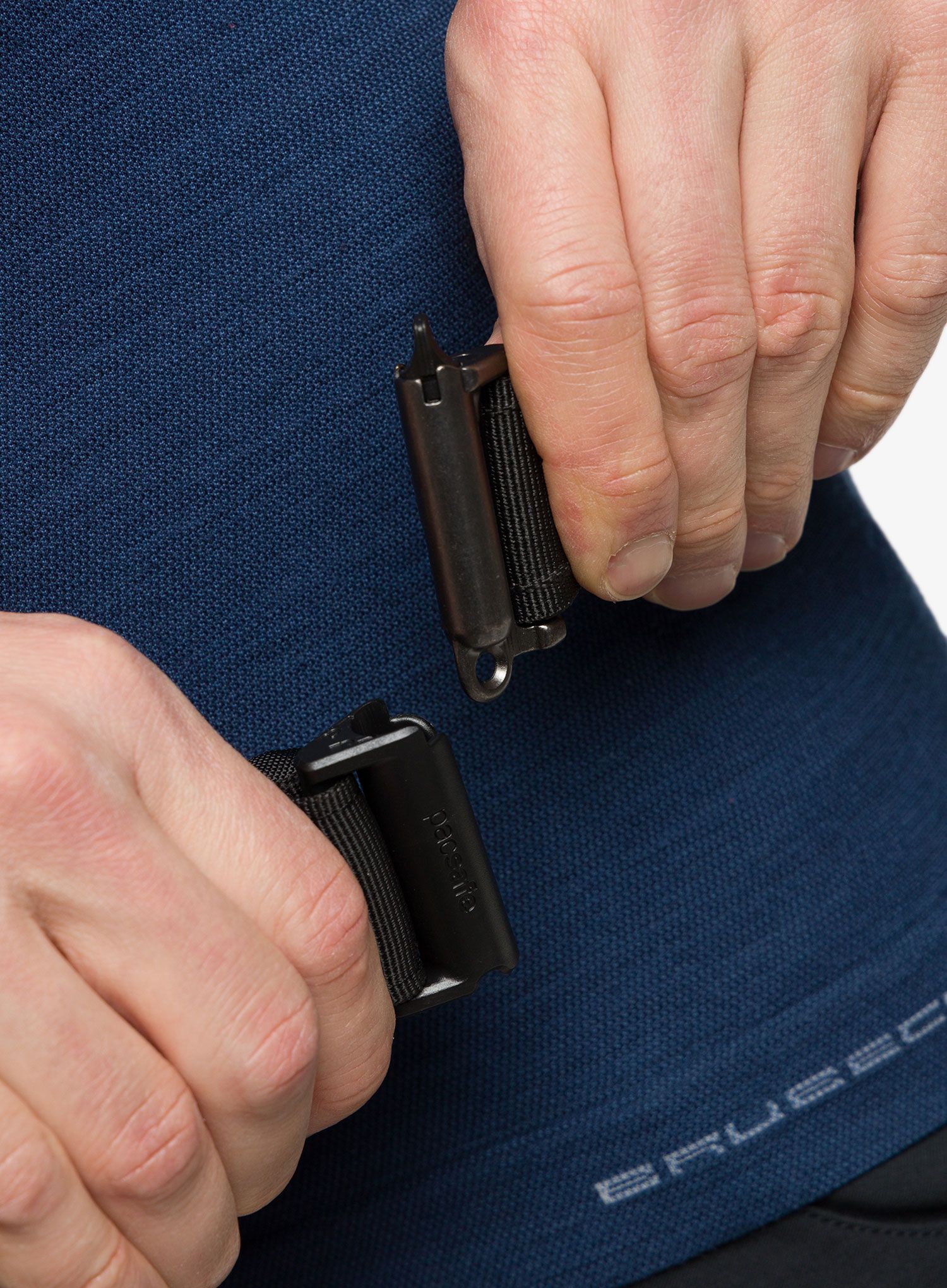 Сумочка поясна Pacsafe Metrosafe X - black