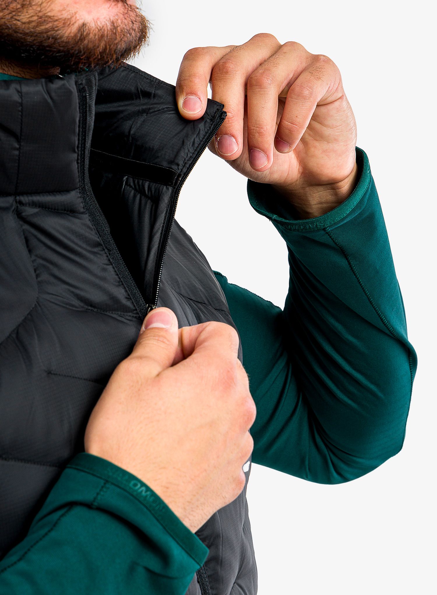 Жилет пуховий Salomon Outline Down Vest - deep black