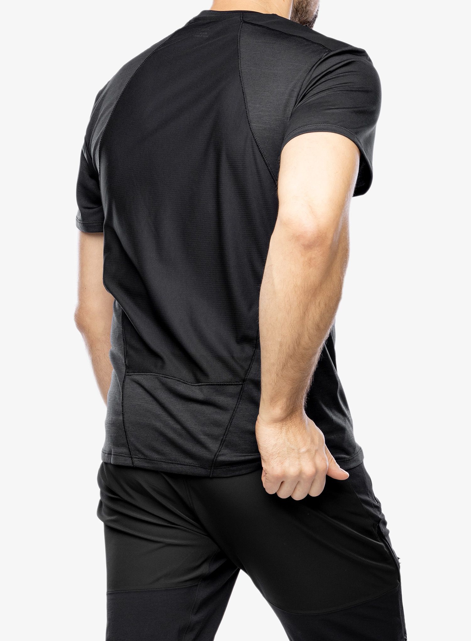 Швидковисихаюча футболка Salomon Outline SS Tee - deep black