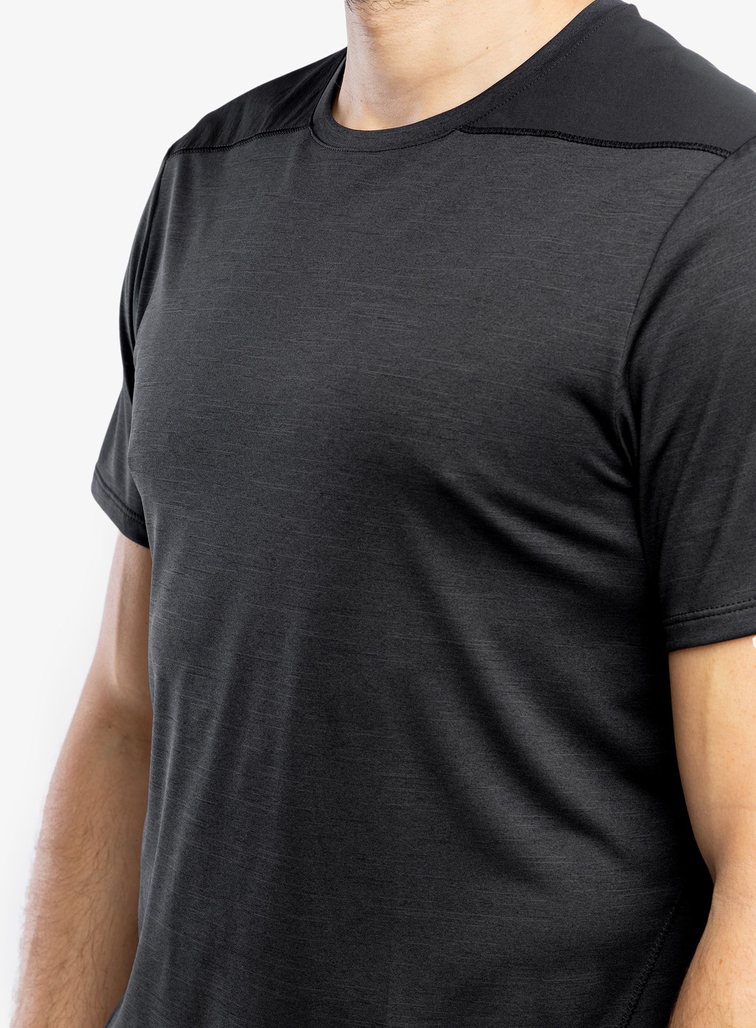 Швидковисихаюча футболка Salomon Outline SS Tee - deep black