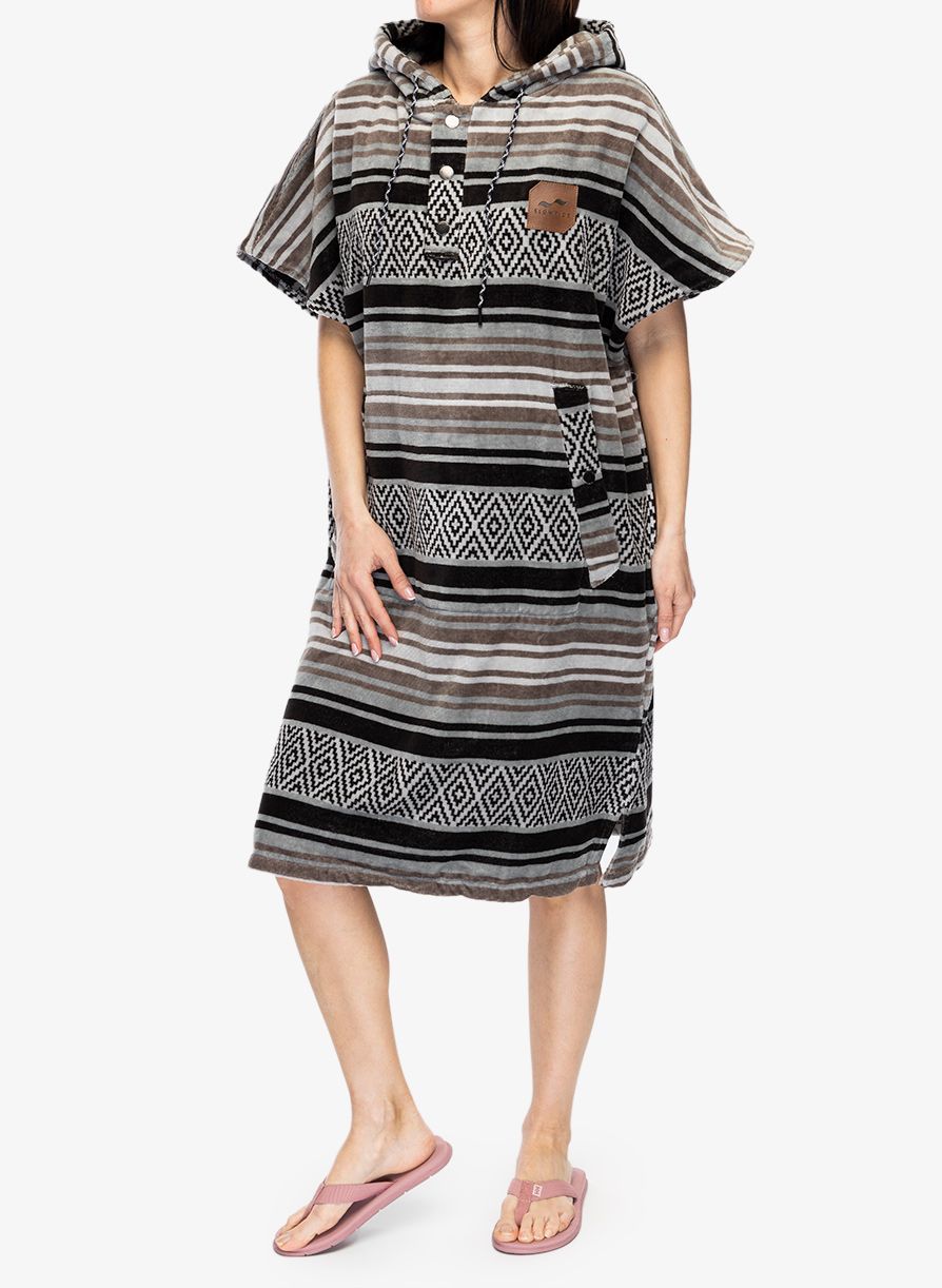 Пончо Slowtide Oso Extra Warm Poncho - courtyard