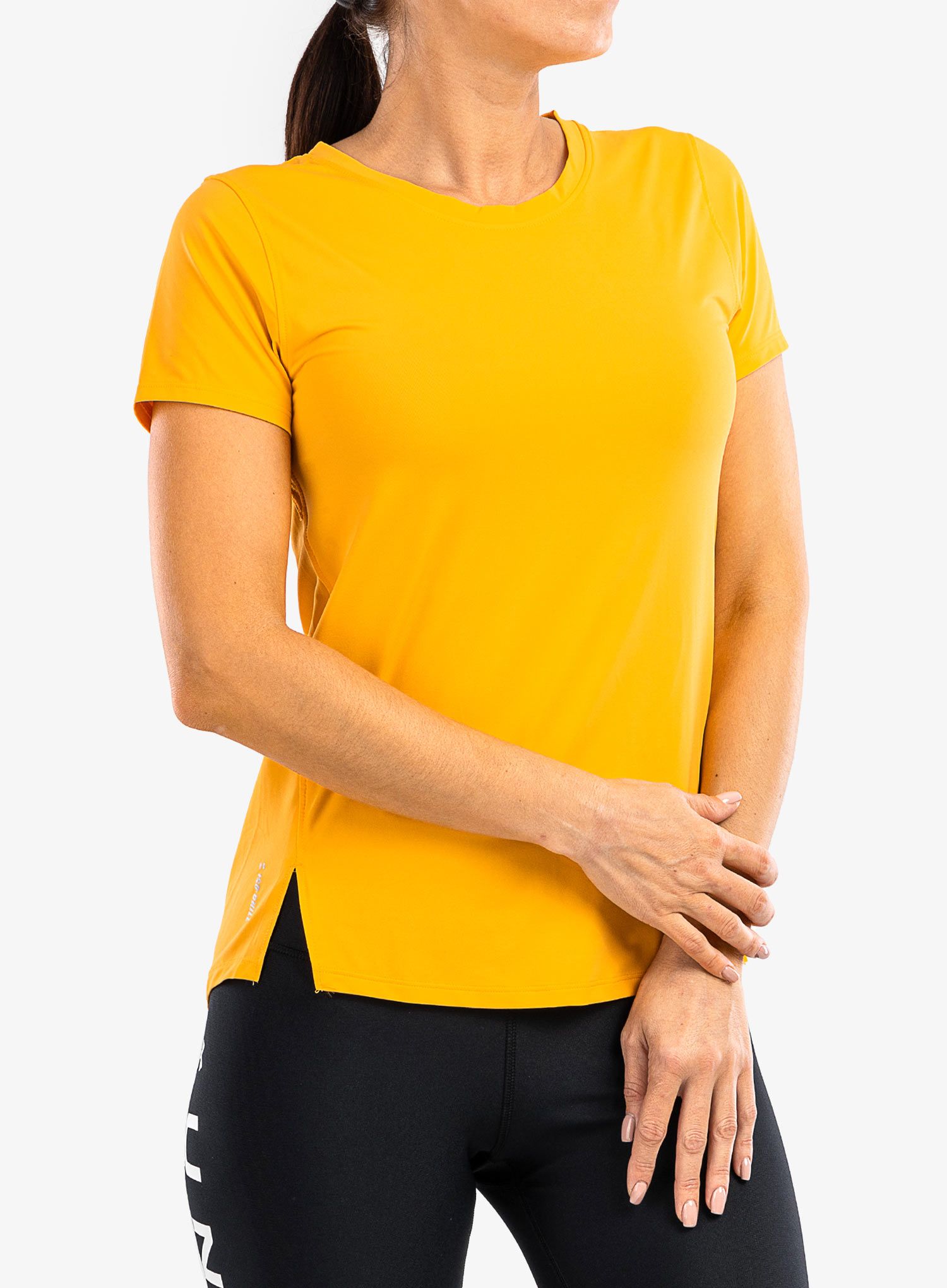 Футболка жіноча Under Armour IsoChill 200 Laser Tee - rise/reflective
