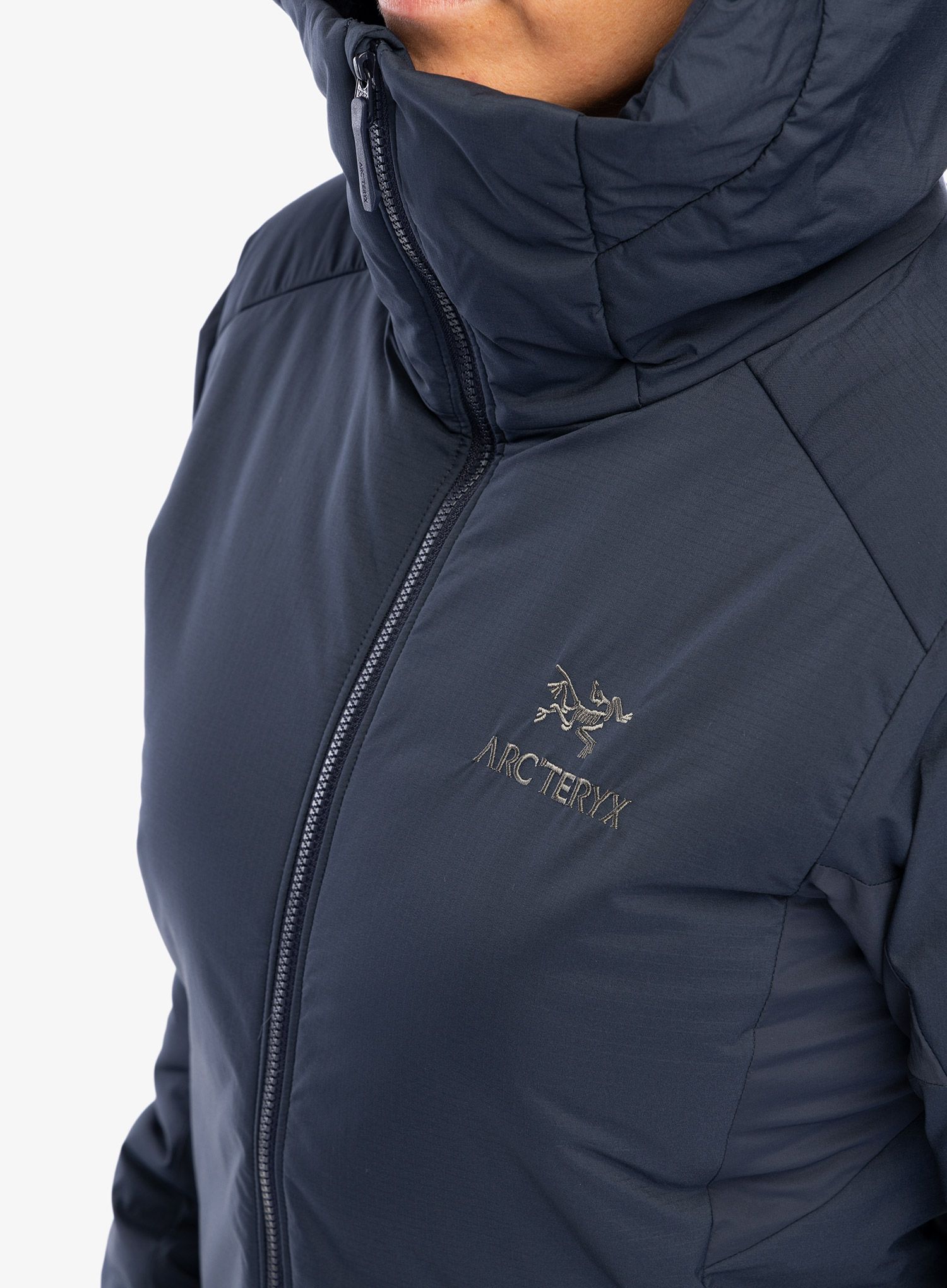 Куртка утеплена жіноча Arcteryx Atom Heavyweight Hoody - black sapphire