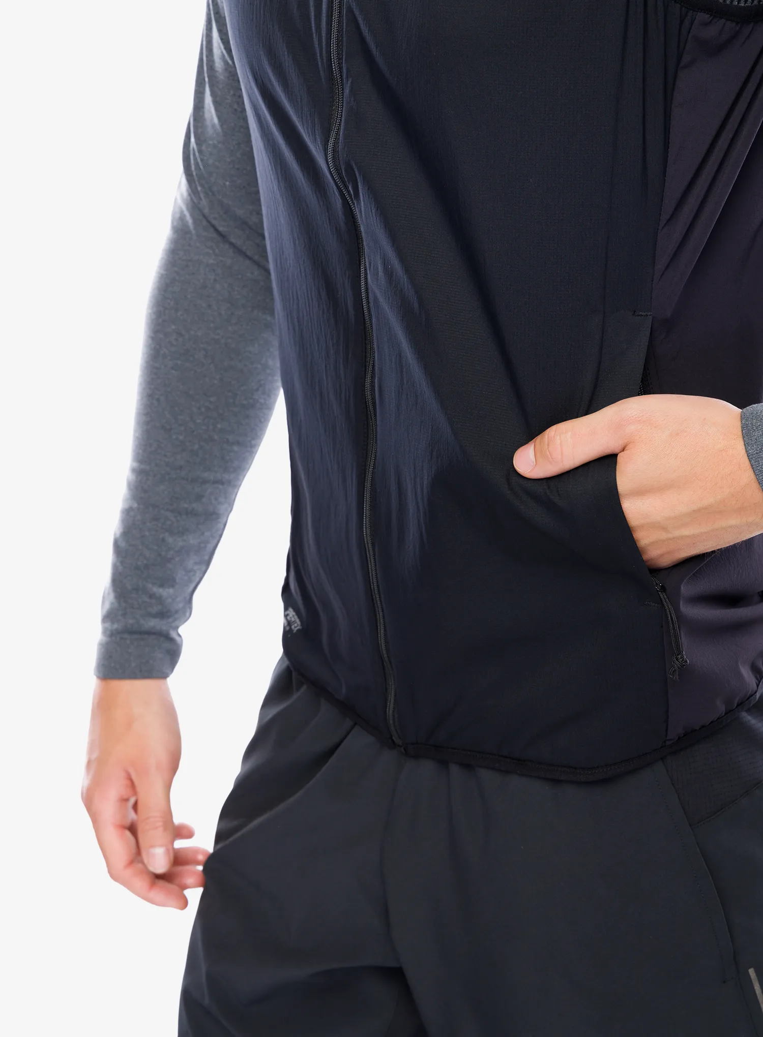 Жилет Inov-8 Performance Hybrid Gilet - black
