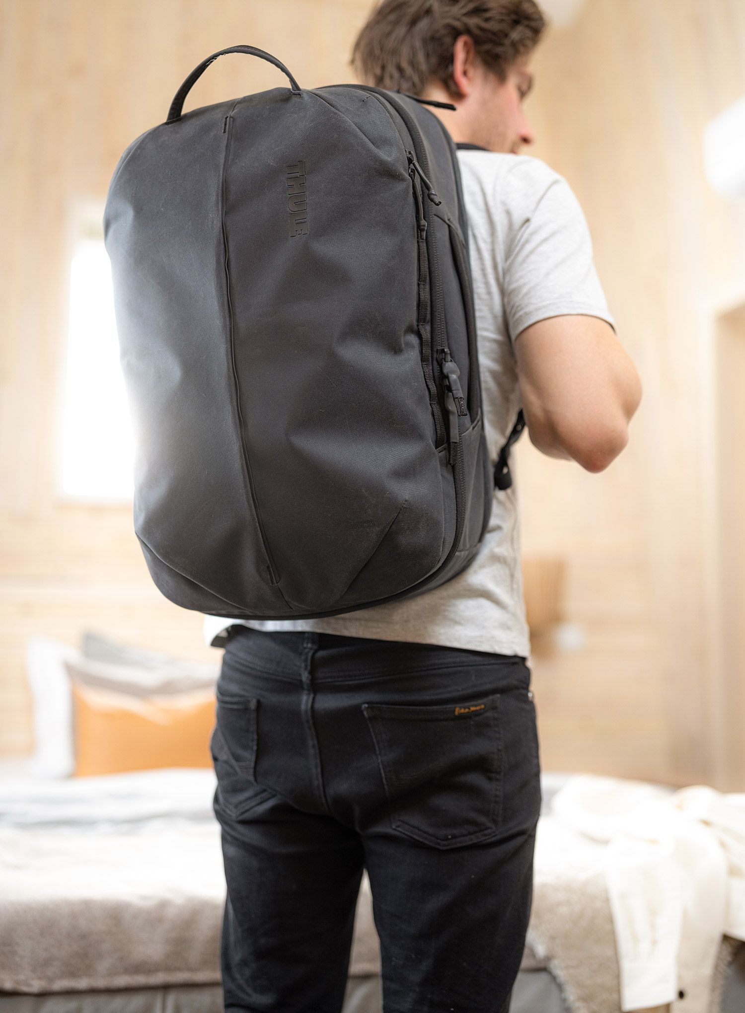 Валіза дорожня Thule Aion Carry On Spinner - black