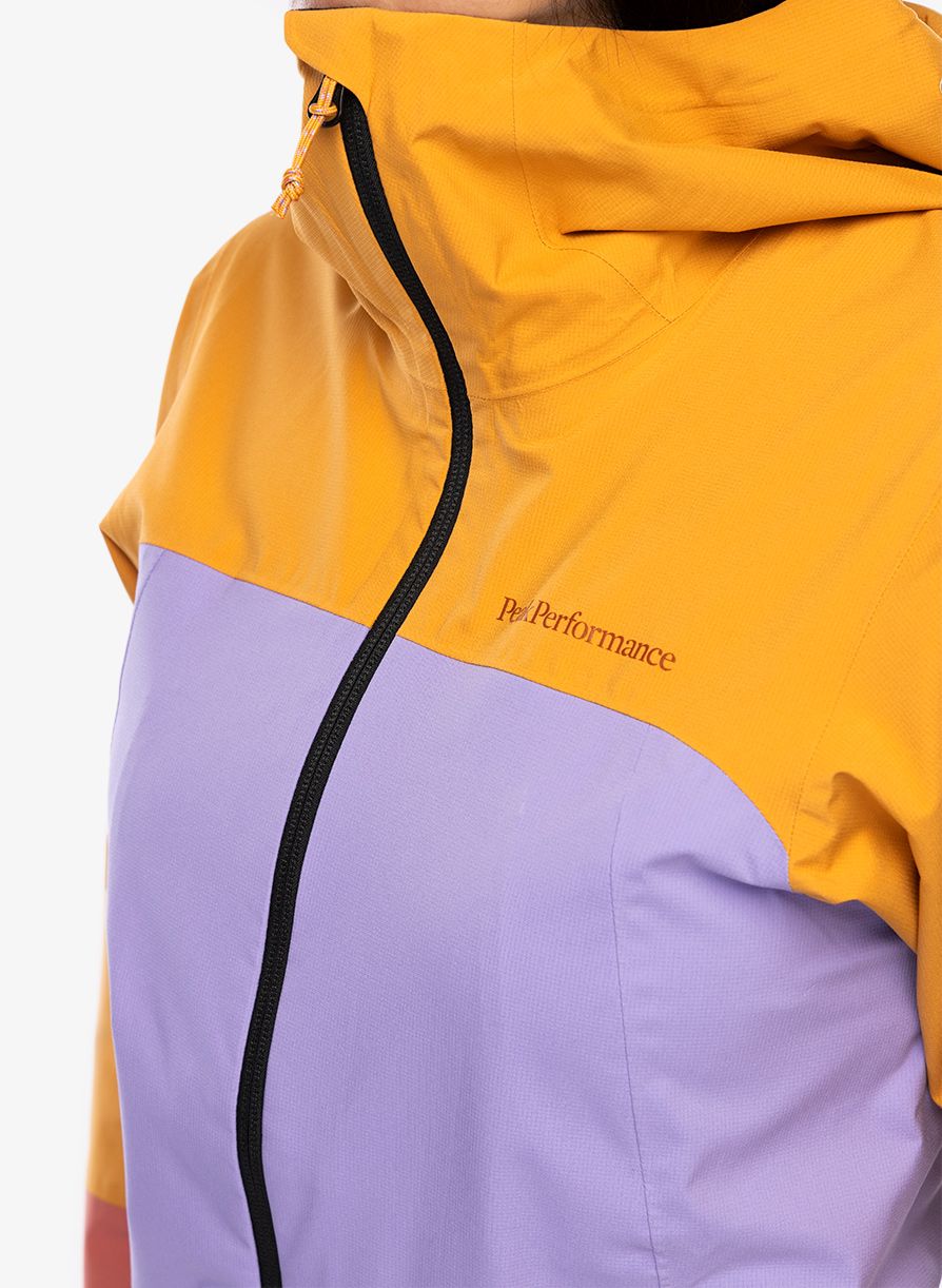 Куртка дощовик жіноча Peak Perfomance Trail Hipe Shell Jacket - desert blow