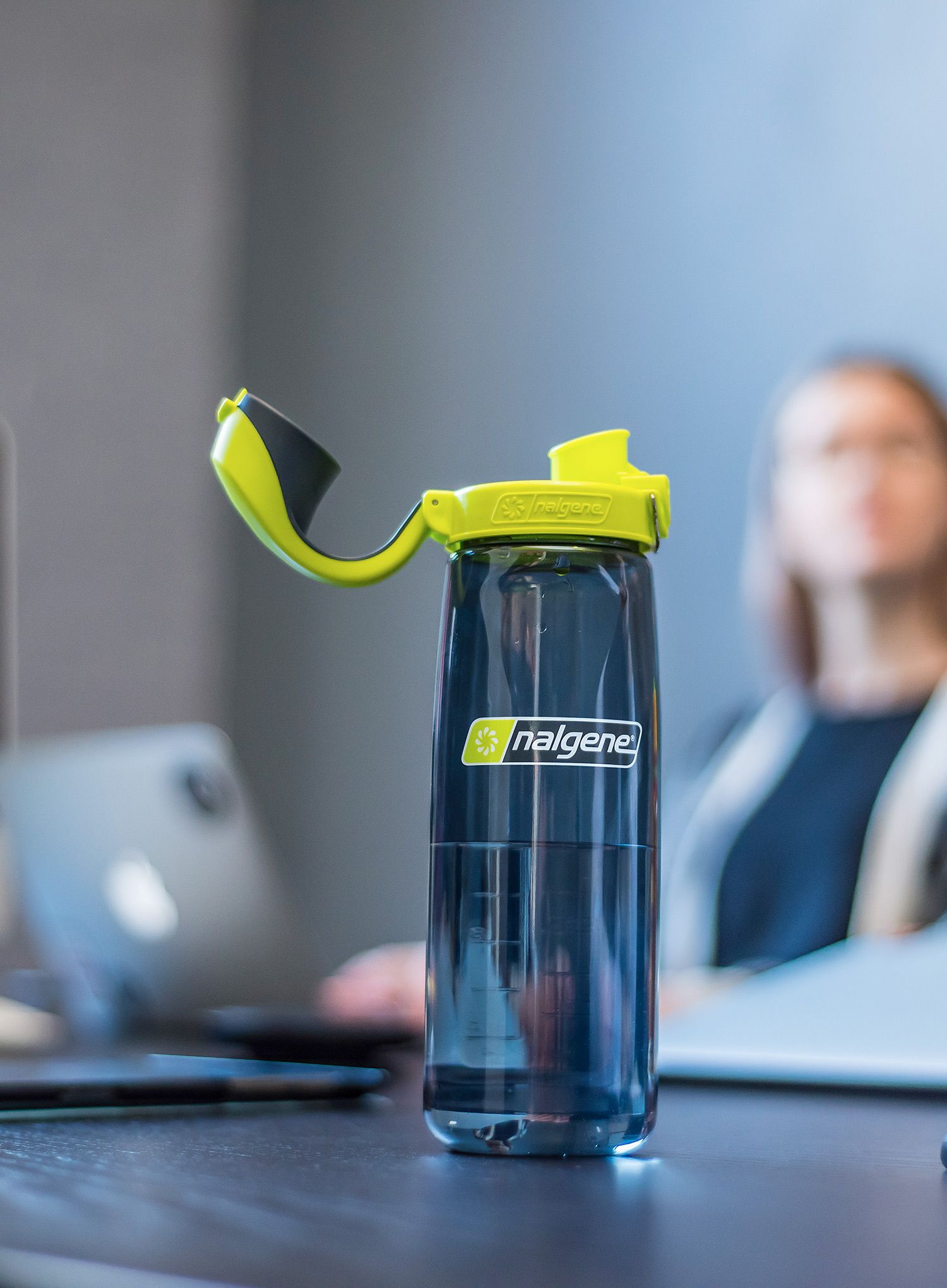 Пляшка туристична Nalgene On The Fly 24 oz (710 ml) - charcoal/lime