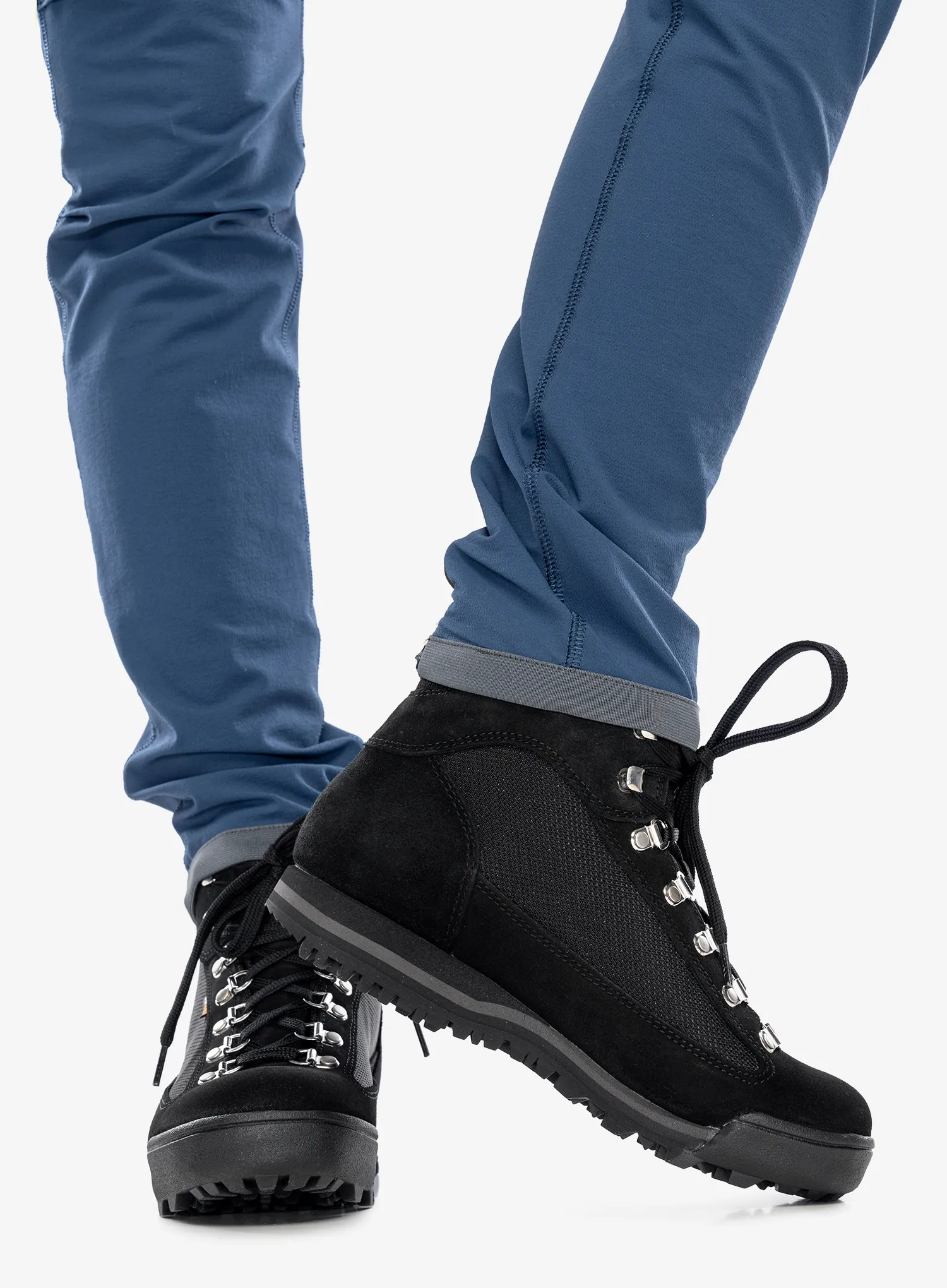 Черевики трекінгові жіночі AKU Ultra Light GTX - black/black