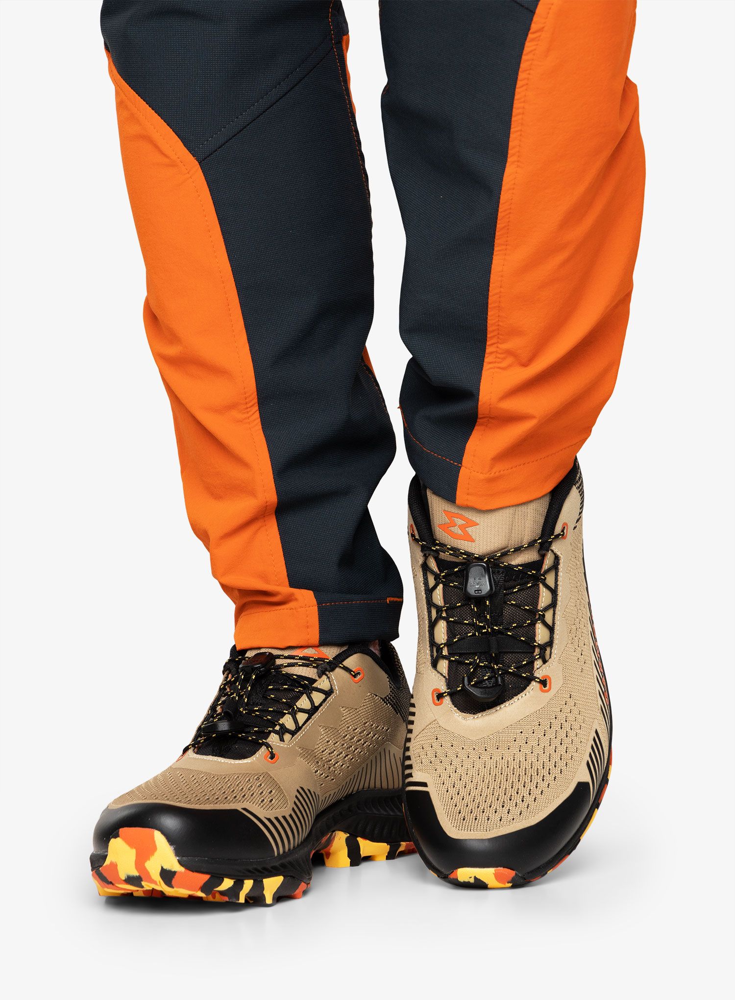 Черевики туристичні Garmont 9.81 Pulse - cornstalk beige/black | 8a.ua