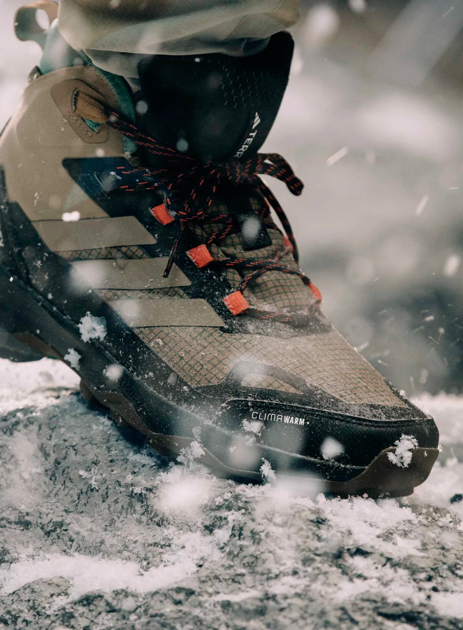 Черевики туристичні adidas TERREX Skychaser AX5 Mid GTX Climawarm - cardboard/blanch car/pure teal