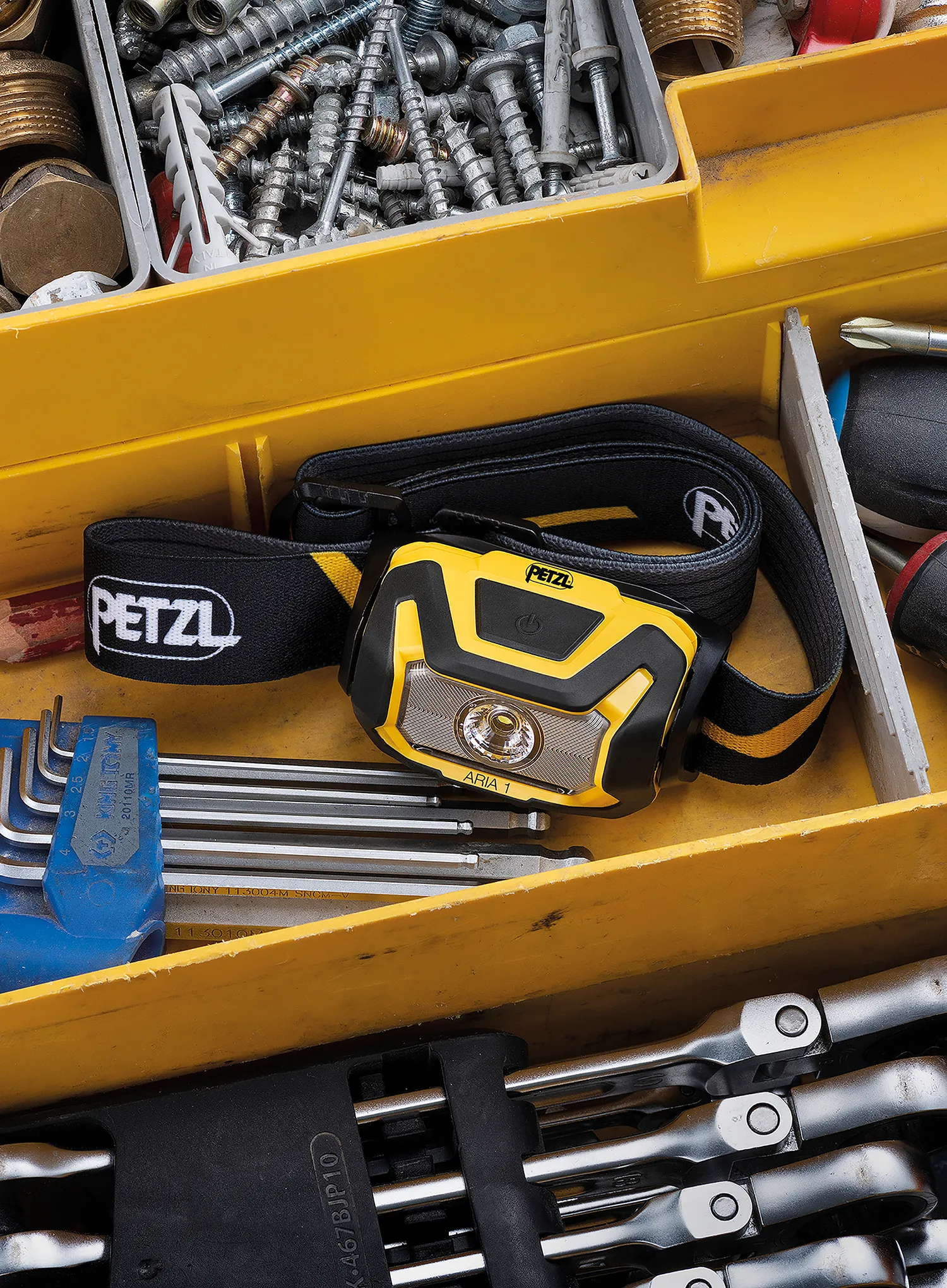 Ліхтар налобний Petzl Aria 1 (350 lm) - black/yellow