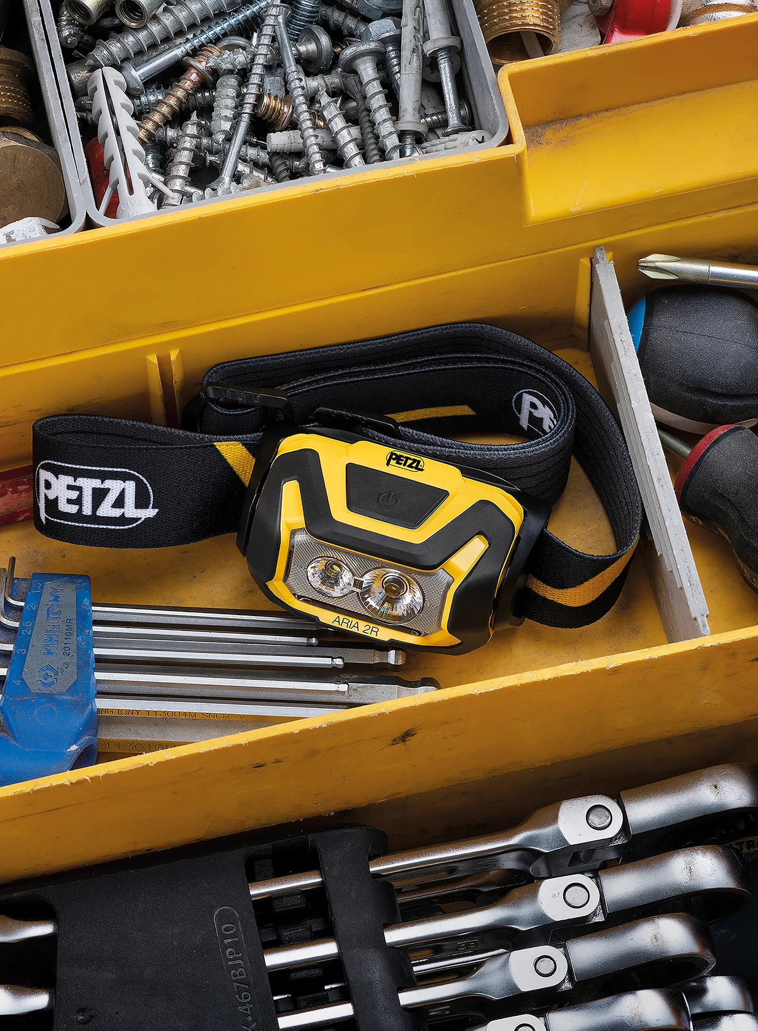 Ліхтар налобний Petzl Aria 2 R (625 lm) - black/yellow