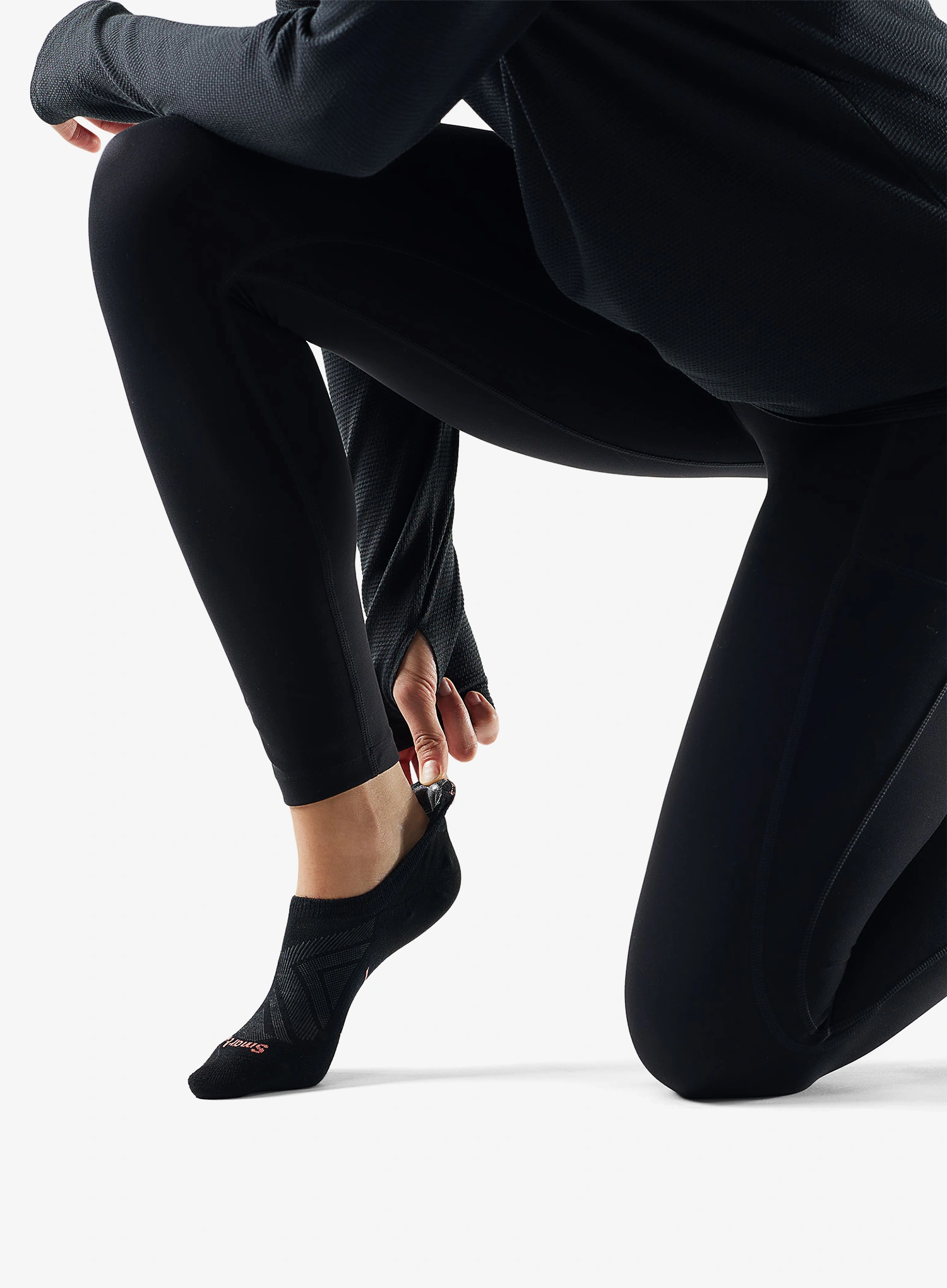Шкарпетки жіночі для бігу Smartwool Run Zero Cushion No Show Socks - black