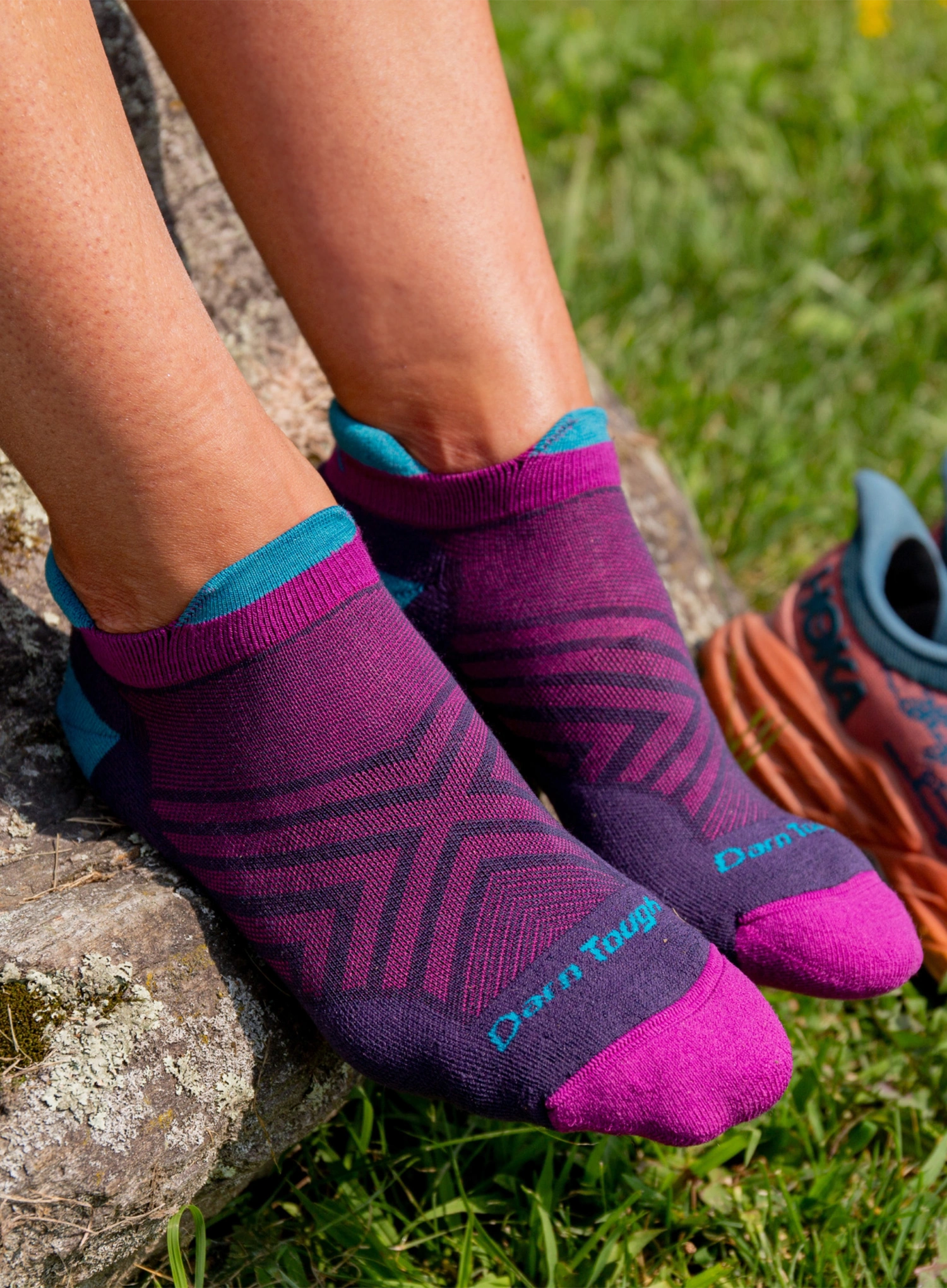 Шкарпетки для бігу жіночі Darn Tough Run No Show Tab Ultra-Lightweight with Cushion - blackberry