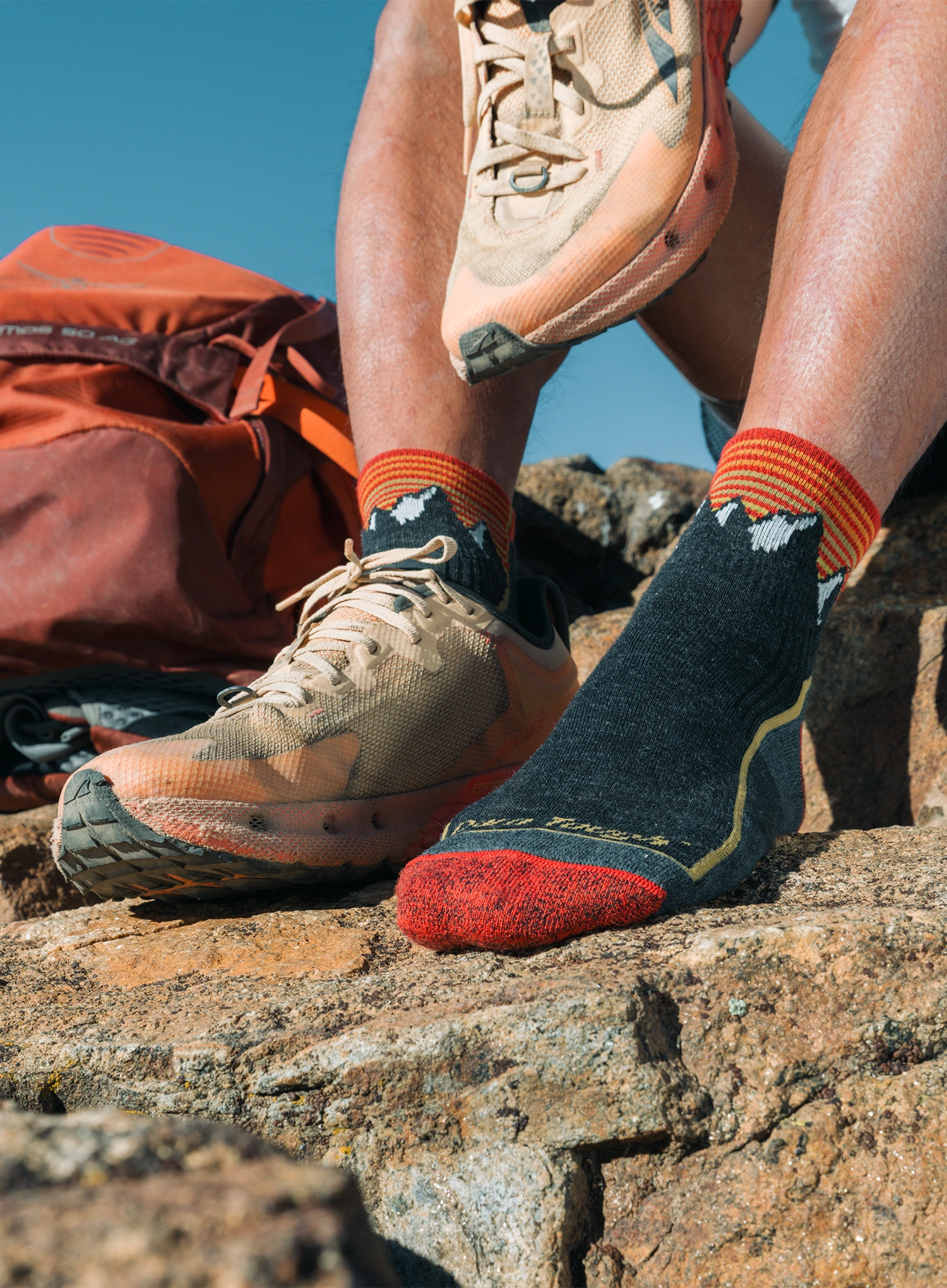 Шкарпетки з мериноса Darn Tough Hiker 1/4 Midweight with Cushion - mountain gray