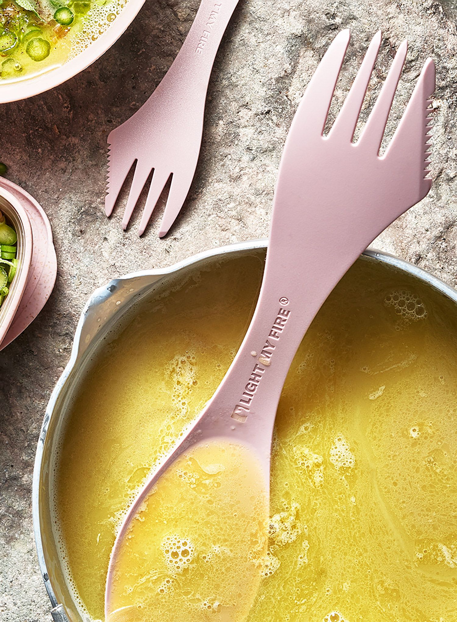 Столові прибори туристичні Light My Fire Spork Medium 2 Pack Bio - sandygreen/pink