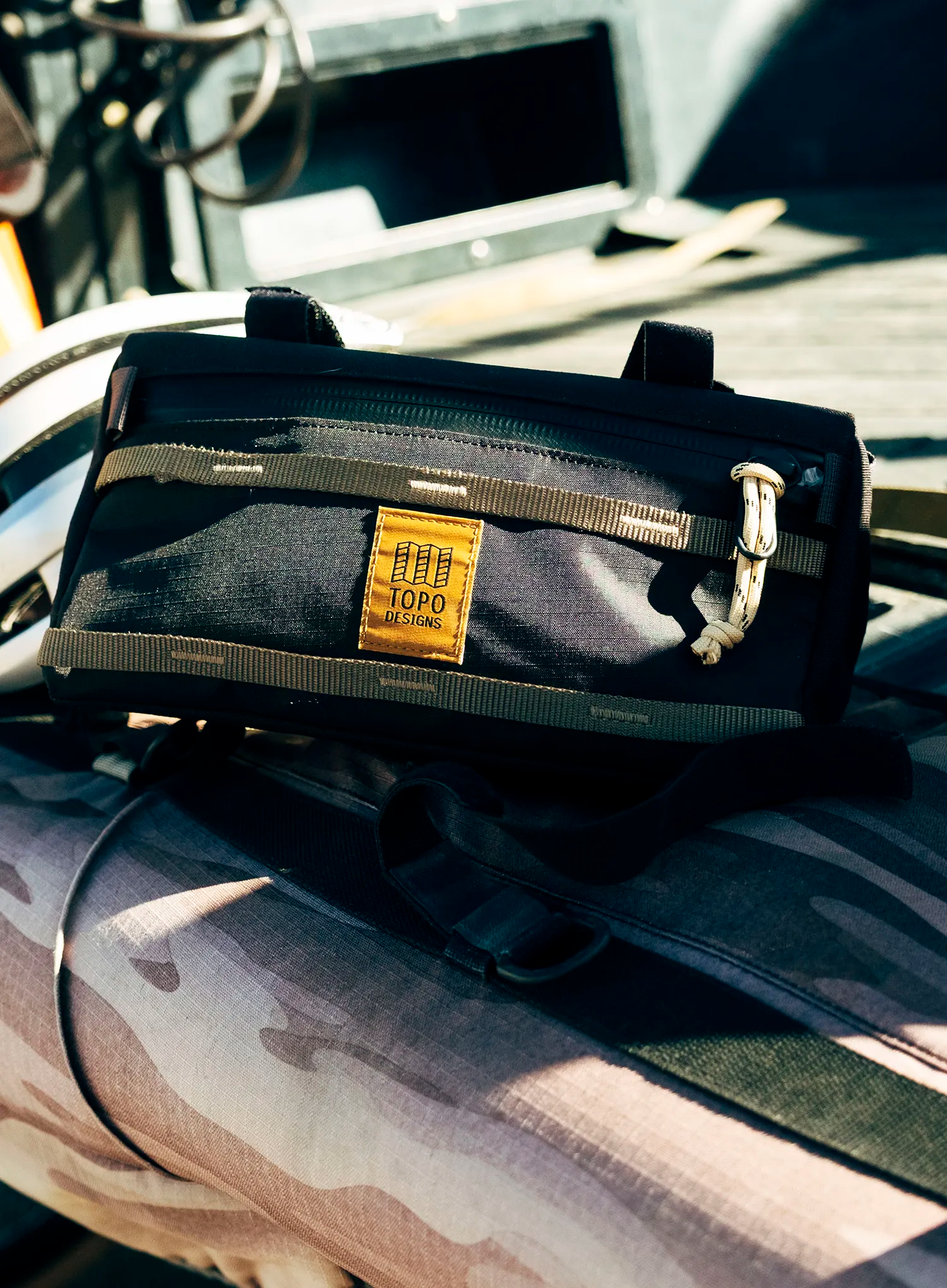 Сумка на кермо Topo Designs Bike Bag - black/neutral