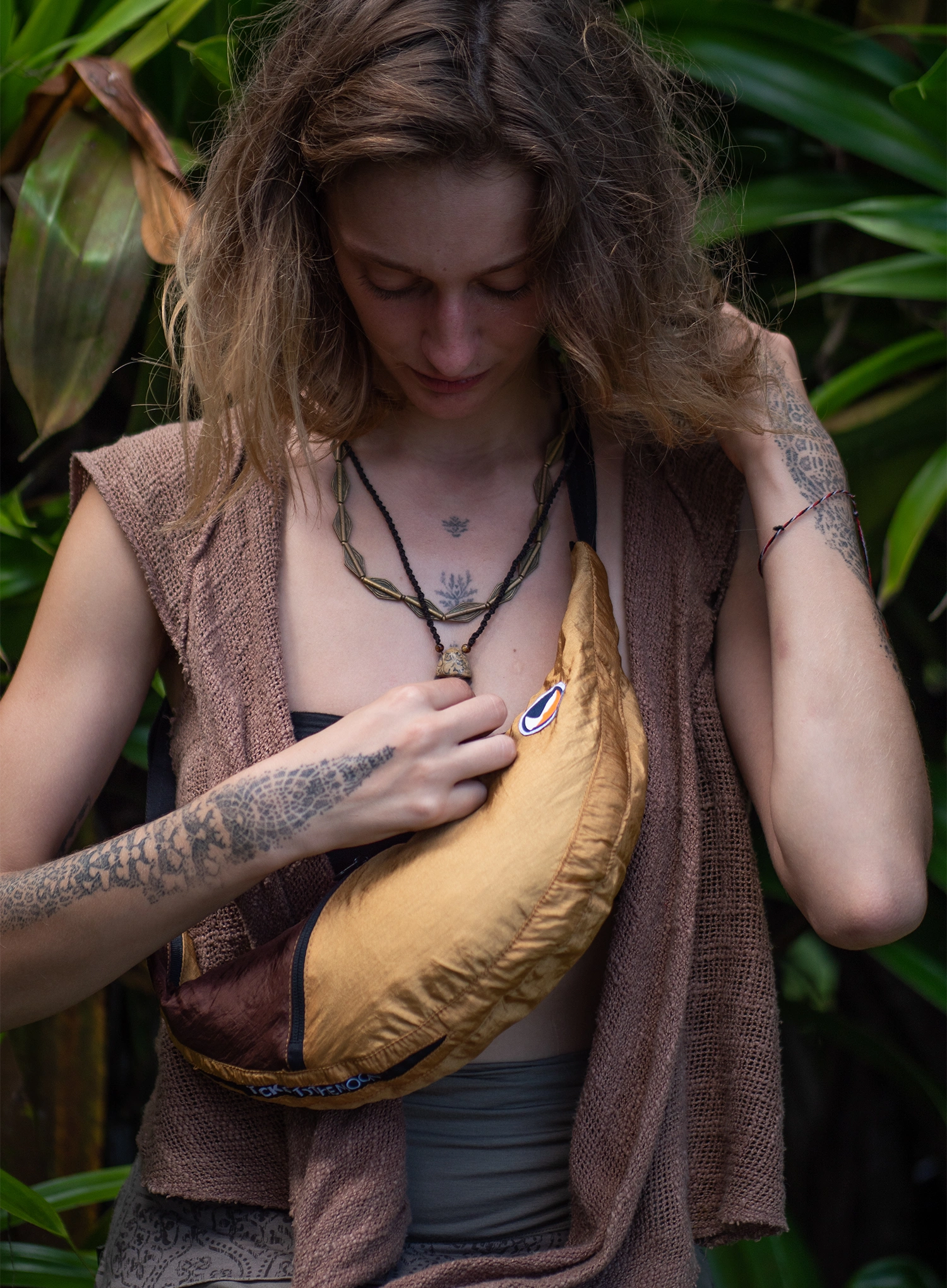 Сумка Ticket To The Moon Upcycled Sling Bag - sand/chocolate