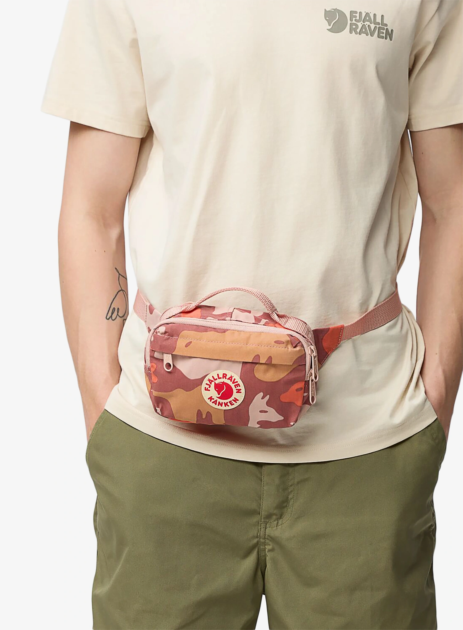 Сумочка поясна Fjallraven Kanken Graphics Hip Pack - chalkrose/hidden animals