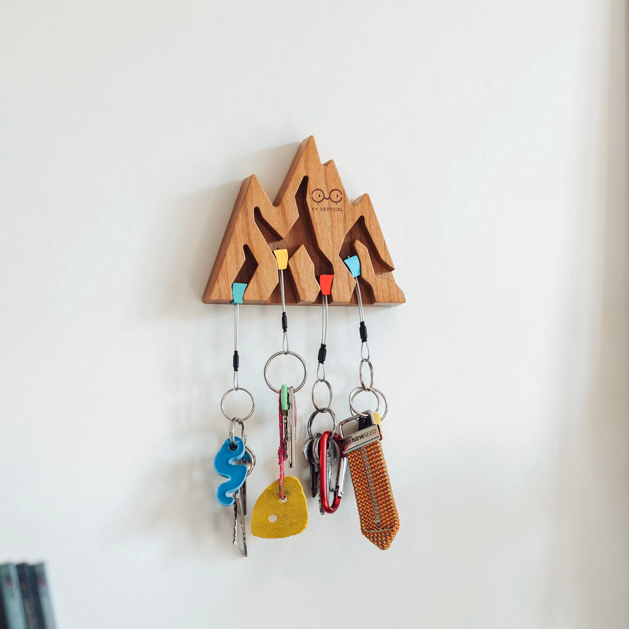 Тримач для ключів Y&Y Vertical Key Holder Mountain - cherry
